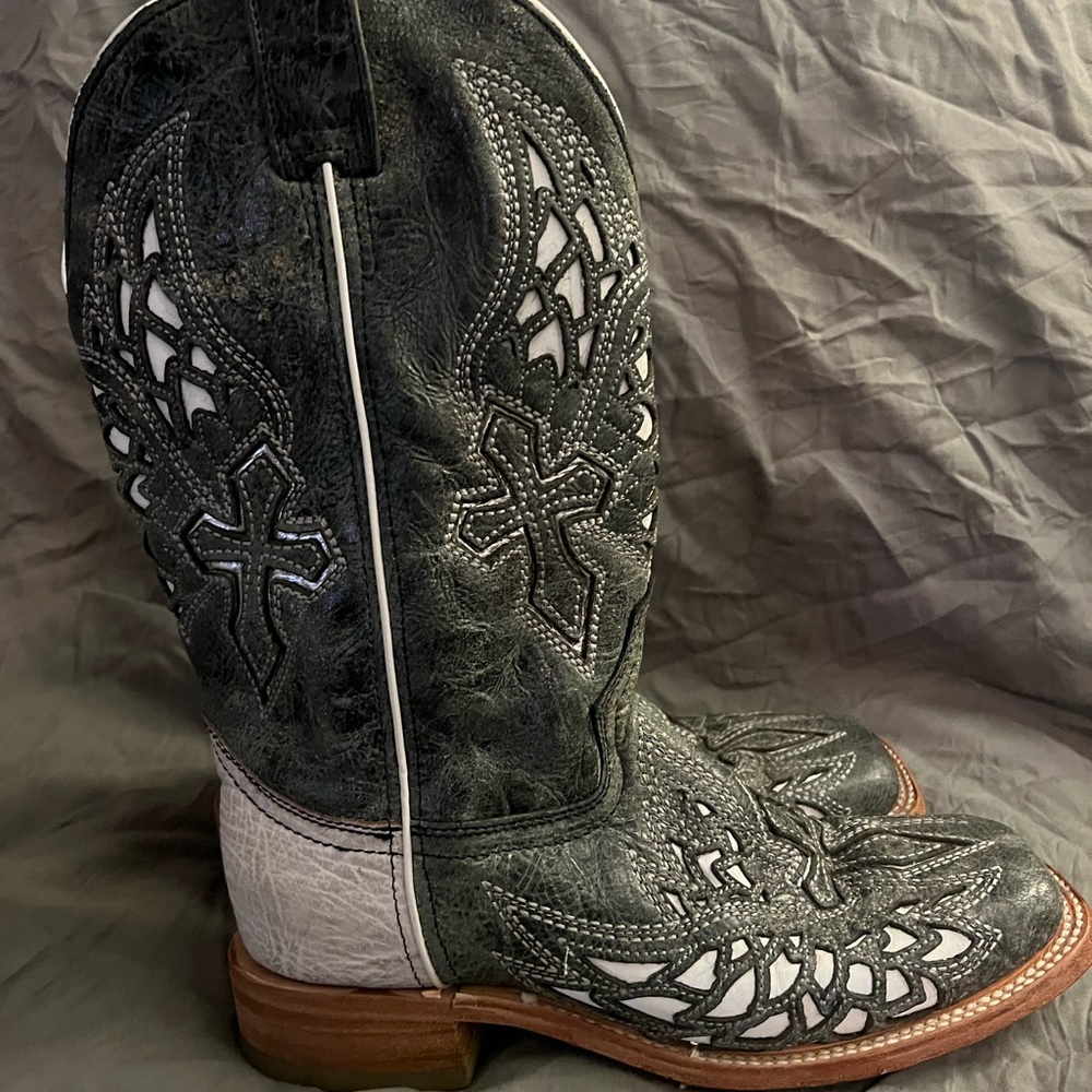 CORRAL WOMEN'S INLAY & EMBROIDERY SQ TOE WESTERN BOOTS